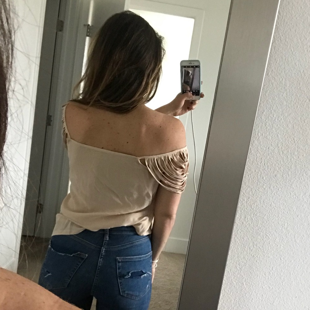 Chic Top with gorgeous sleeve details